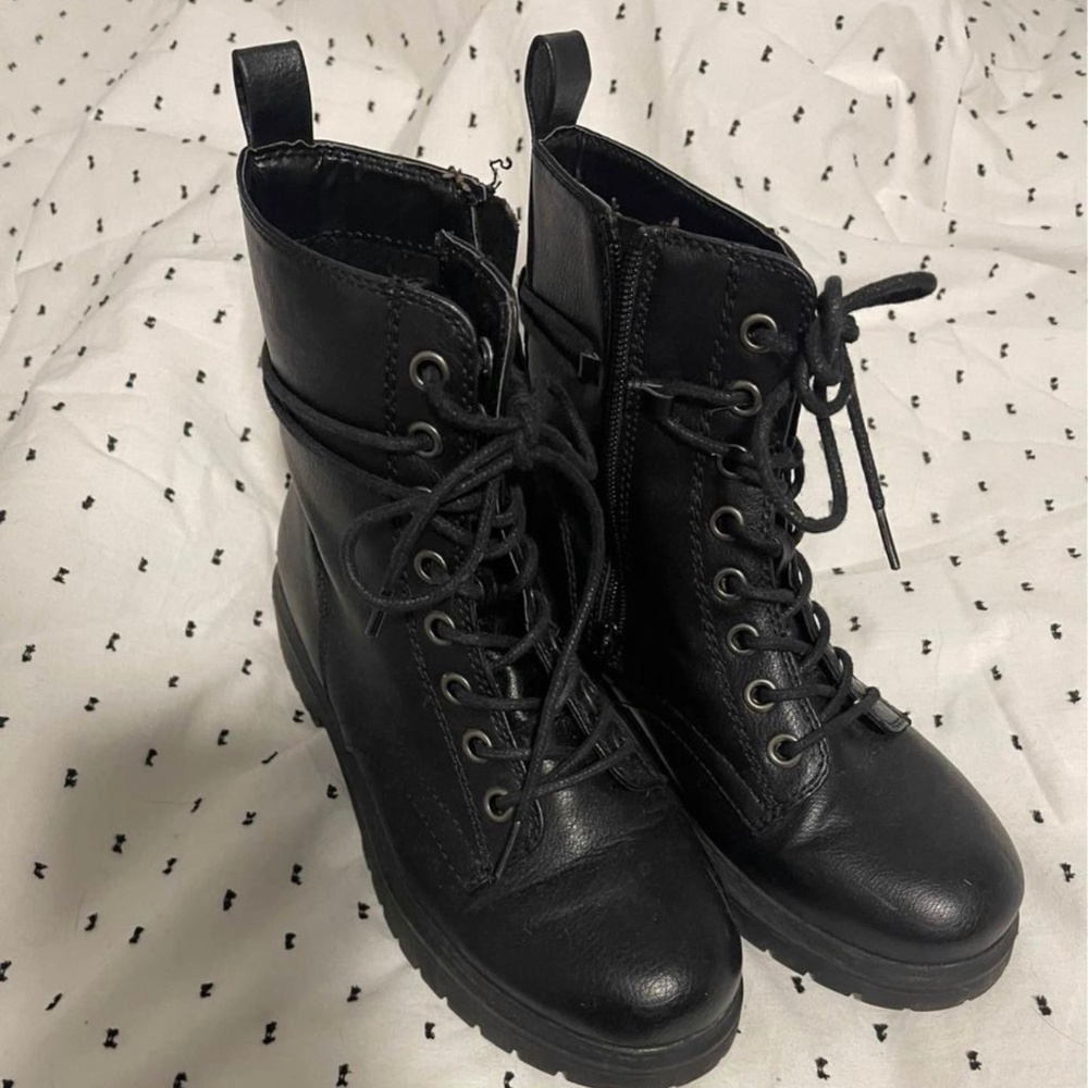 Women’s SO combat boots
